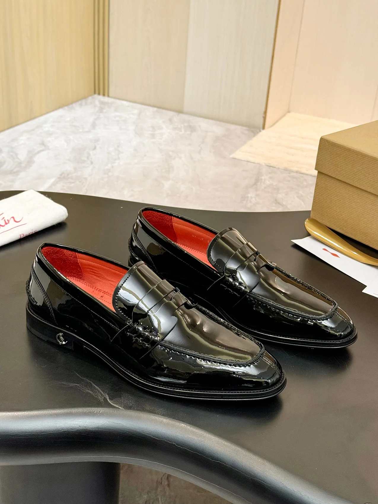 [CL red sole shoes] Top P: 1020💰 Size 39-44 (⚠️38.45.46.47 custom-made, non-returnable and non-exchangeable) 🆑High-end men's business formal leather shoes, original authentic top quality goods ••✅💯 Top original order purchasing agent! Original imported patterned cowhide ➕Imported cowhide lining ➕Cowhide feet ➕Original leather outsole~🉑️Feel free to compare the authentic ones!